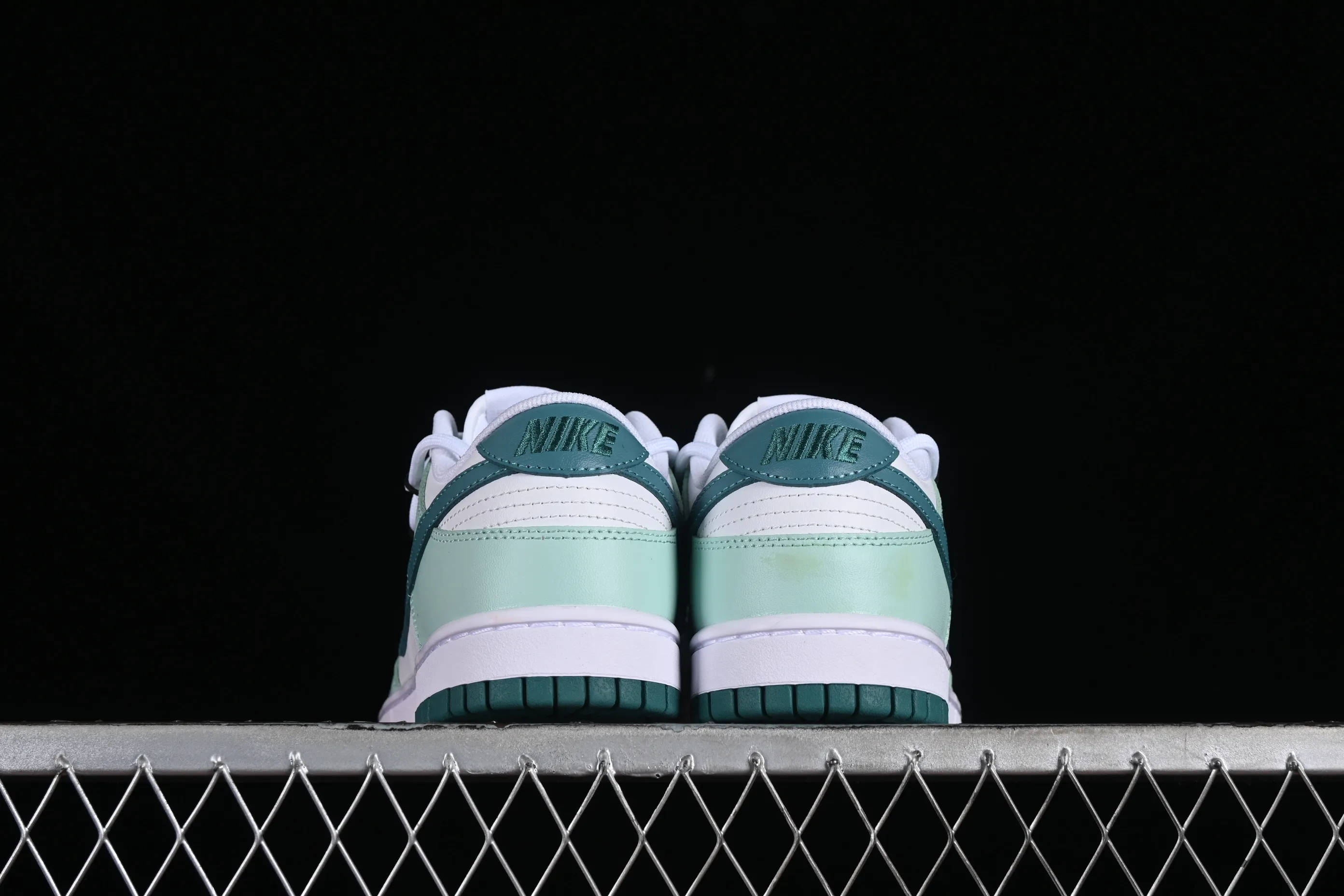 All categories Nk SB Dunk series Nk SB Dunk Low low-top sneakers Z version Nk SB Dunk Low white green SB low-top sports and leisure sneakers FD9911-101